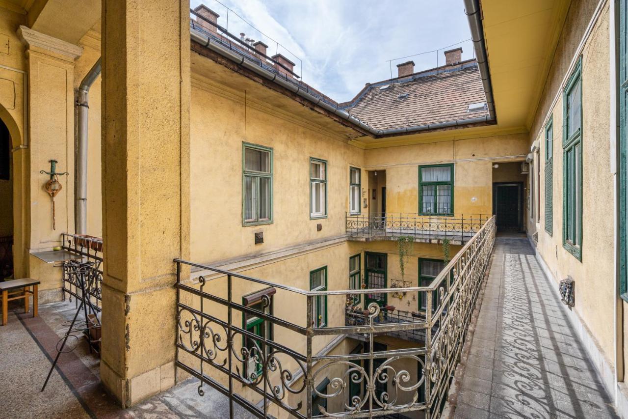 Youth Motive Studio With Gallery Budapest Luaran gambar